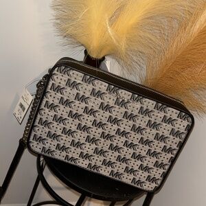 Michael Kors Marilyn Medium Top Zip Tote